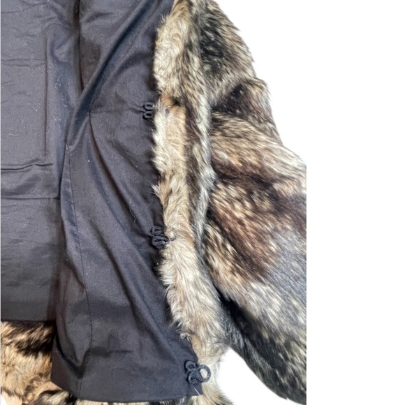 Robbi & Nikki Faux Fur Cropped Jacket w/ Rhinestone Brooch Size Women’s Medium - Picture 12 of 16